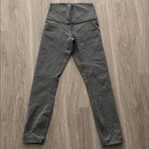 Cropped grey leggings